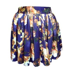 Floral Print Pleated Mini Skirt SZ Medium Vintage 90s PreLoved